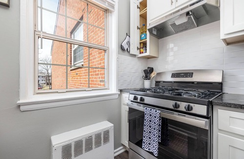 West Hartford Apartment | Charming 1-bedroom apartment in fabulous West Hartford with WiFi, AC