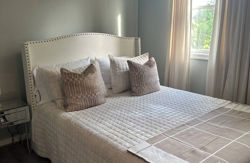 Scranton Bed & Breakfast | Charming 1-bedroom B&B with WiFi and AC in Scranton