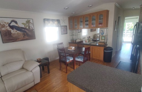 Venice Cottage | Charming 1-bedroom cottage in Ramblers Rest Resort Venice FL