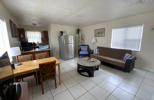Sarasota Apartment | Charming 1 Bedroom Unit Across from Lido Key Beach