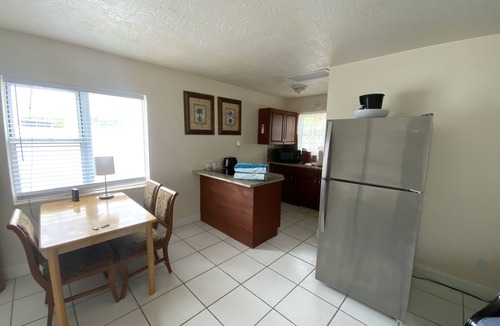 Sarasota Apartment | Charming 1 Bedroom Unit Across from Lido Key Beach