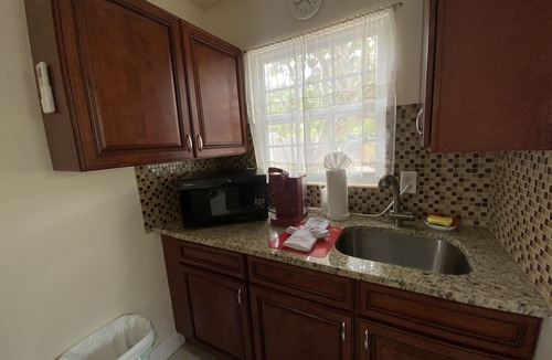 Sarasota Apartment | Charming 1 Bedroom Unit Across from Lido Key Beach