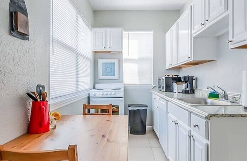Historic Downtown Melbourne Apartment | Charming 1br wBalcony 2 blks to DNTN