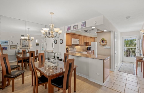 Siesta Key Condo | Charming 2/2 Beachfront Condo Unit B305