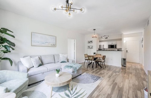 Grandview Heights Bed & Breakfast | Charming 2-bedroom in fabulous City Place West Palm Beach A/C Wifi