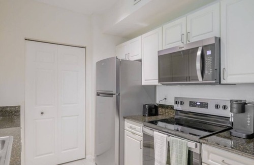 Grandview Heights Bed & Breakfast | Charming 2-bedroom in fabulous City Place West Palm Beach A/C Wifi