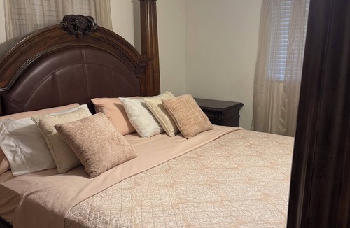 River Park House | Charming 2-bedroom house in awesome Port St. Lucie with AC