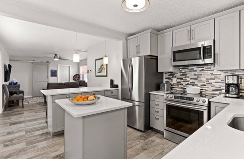 Disston Heights House | Charming 2-bedroom/2-bath house with heated pool and hot tub, AC, dogs allowed