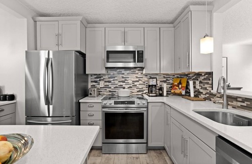 Disston Heights House | Charming 2-bedroom/2-bath house with heated pool and hot tub, AC, dogs allowed