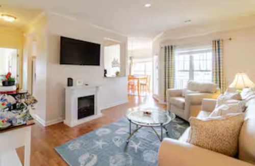 Villages of Five Points Condo | Charming 2-bedroom, 2-bath condo located in the heart of Lewes Beach.