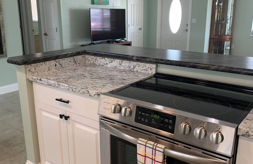 Englewood House | Charming 2-bedroom 2 bath home just 5 min from the beach!