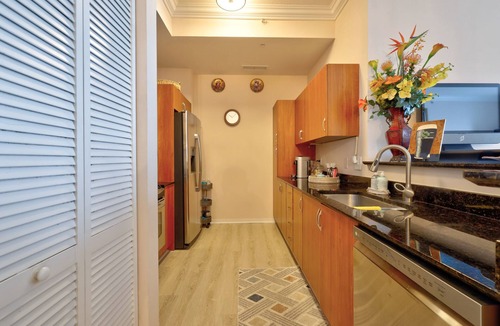 East Ocean Ave Apartment | Charming 2-bedroom apartment with AC, fitness room in brilliant Lantana