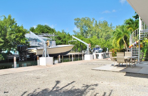 Islamorada House | Charming 2 Bedroom Canalfront Home in Islamorada