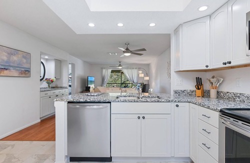 Venice Condo | Charming 2-bedroom condo with AC, WiFi, in Venice, 2 miles from Venice Island.