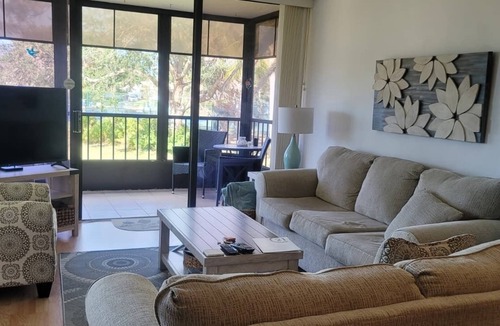 Venice Condo | Charming 2-Bedroom Condo Near Venice Beach & Downtown in Resort-Style Community