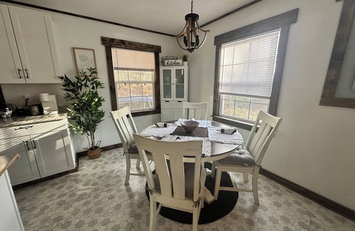 Franklin Cottage | Charming 2-bedroom cottage in Franklin, NC in the Great Smoky Mountains