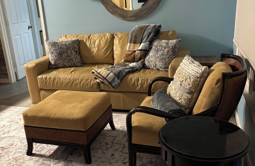 Jupiter Farms House | Charming 2-bedroom farmhouse in brilliant Jupiter with AC, WiFi,Hot tub,