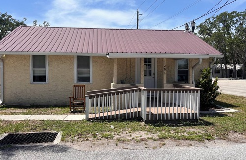Southgate House | Charming 2-bedroom house in delightful Sarasota town of Pinecraft