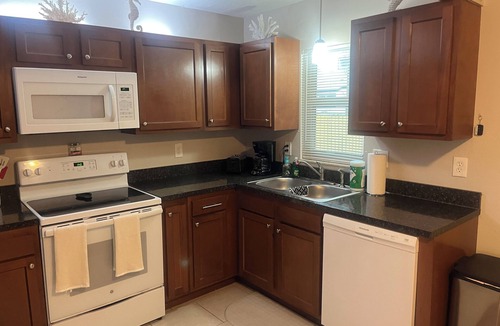 Vamo House | Charming 2-bedroom house with AC in sunny Sarasota