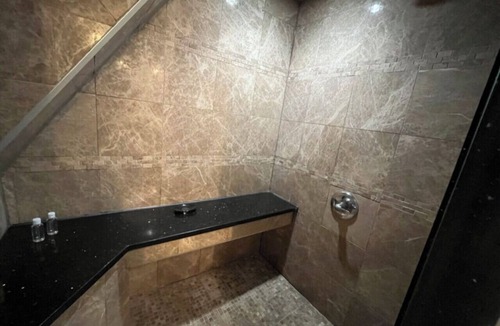 Guttenberg Apartment | Charming 2 bedroom apartment in wonderful North Bergen with AC WiFi