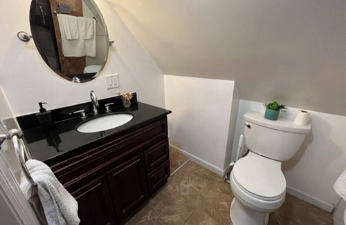 Guttenberg Apartment | Charming 2 bedroom apartment in wonderful North Bergen with AC WiFi