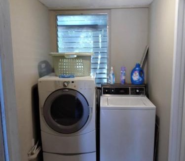 Pinellas Park Apartment | Charming 2-bedroom cottage in enjoyable Pinellas Park with AC, WiFi, and more