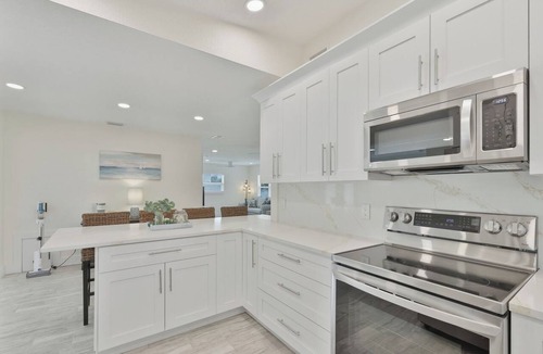 South Pinellas Community Council House | Charming 3/2 house in St. Petersburg within 2 miles of Madeira Beach Access