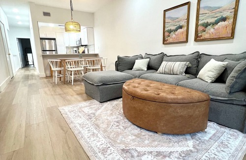 Island Estate House | Charming 3-bedroom townhome with WiFi and AC in Clearwater Beach