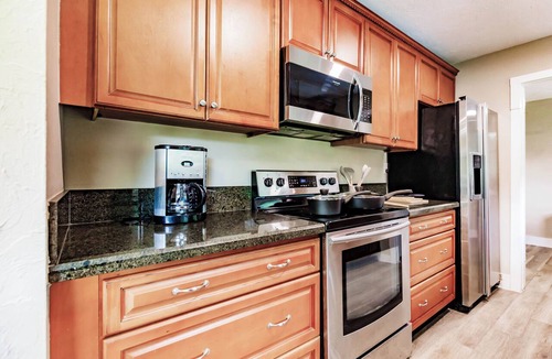 Lake Park House | Charming 3-bedroom house in West Palm Beach with AC, WiFi