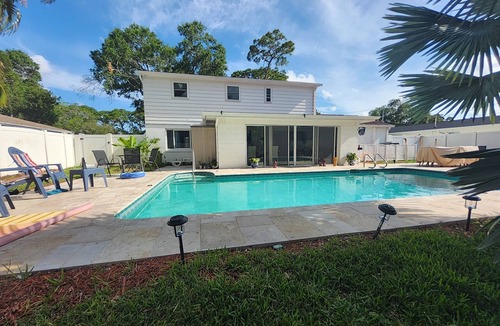 St. Petersburg House | Charming 3-bedroom house in phenomenal St. Petersburg with AC, WiFi and Pool.