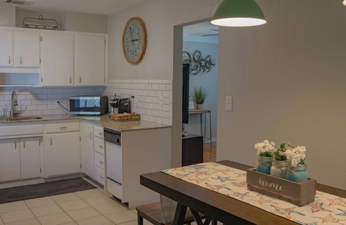 St. Petersburg House | Charming 3-bedroom house with WiFi, AC in brilliant St. Petersburg