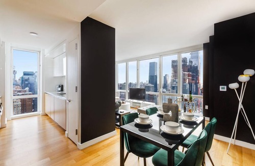 Midtown East Apartment | Charming 3-bedroom apartment with AC in vibrant New York