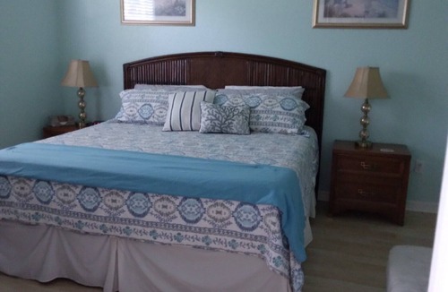 Venice Condo | Charming 3-bedroom condo in gated community with WiFi, AC in brilliant Venice.