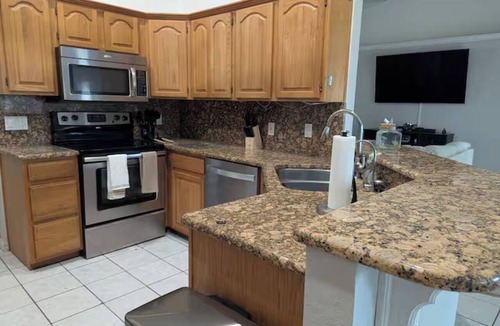 Auburndale House | Charming 3-bedroom house located in Auburndale