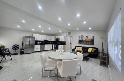 Bradenton House | Charming 3-bedroom house in peaceful Bradenton with AC for relaxing stays
