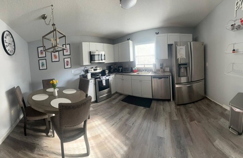 Veranda Palms House | Charming 3-bedroom house w/AC in Kissimmee, nearby Disney, Walmart, Ross & more