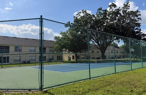 Veranda Palms House | Charming 3-bedroom house w/AC in Kissimmee, nearby Disney, Walmart, Ross & more