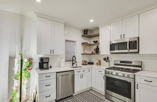 Ampere House | Charming 3-bedroom · Newark Home · World Cup HQ · 15 Mins to MetLife