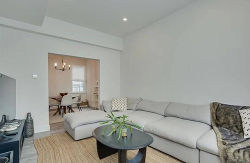 Ampere House | Charming 3-bedroom · Newark Home · World Cup HQ · 15 Mins to MetLife