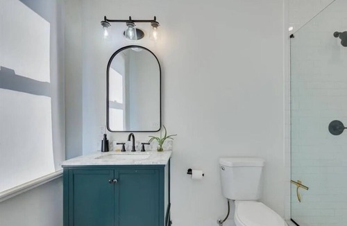 Ampere House | Charming 3-bedroom · Newark Home · World Cup HQ · 15 Mins to MetLife