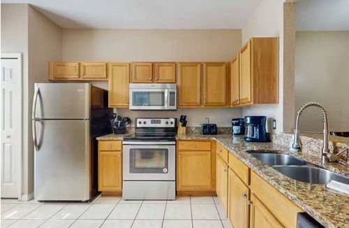 Regal Palms House | Charming 3-bedroom townhome in Davenport, FL - 8 miles from Disney Attractions.