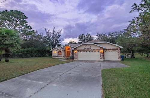 Brooksville House | Charming 3-bedroom house with Pool (Not heated), WiFi, AC in North Weeki Wachee