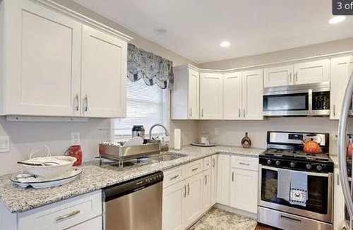 Long Branch House | Charming 3-bedroom house with WiFi, AC in delightful Long Branch