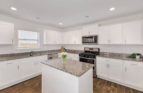 Greer House | Charming 3-BR,2.5Bath,12 mins away GSP,10 mins BMW,In midof Spartburg Greenville