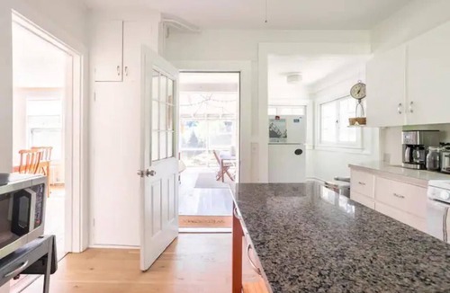 West Cornwall House | Charming and relaxing 4b farmhouse group getaway - across from covered bridge