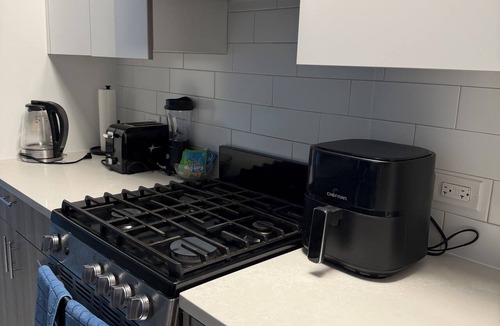 Ditmas Park Apartment | Charming apartment in lovely Brooklyn with cool AC and fitness room