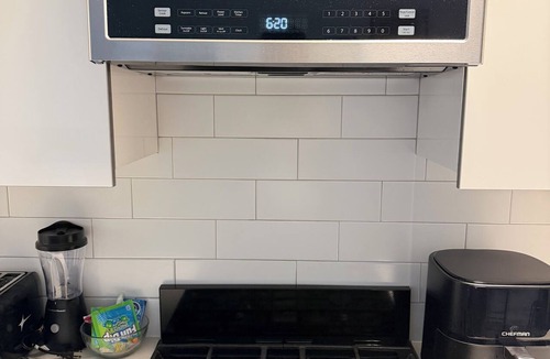 Ditmas Park Apartment | Charming apartment in lovely Brooklyn with cool AC and fitness room