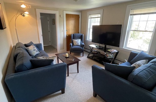 Branford Center Apartment | Charming Apartment on the Same Block as Beach