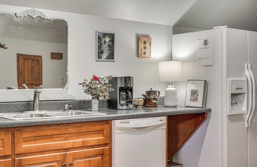 Washington House | Charming Apartment with Pasture Views and Sunsets