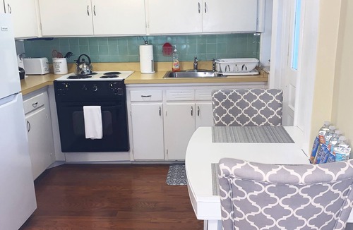 Historic Hyde Park North Apartment | Charming Apt. in Historic District